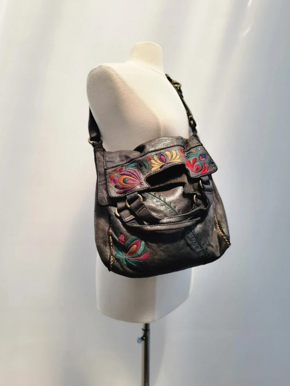 Lucky Brand Abbey Road Vintage Black Leather Hobo Bag Boho Embroidered Festival